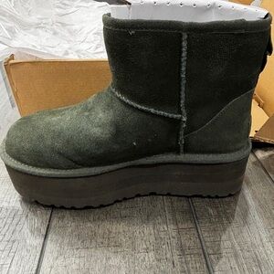 UGG Women's Short Platform Winter Boots in Dark Olive Green